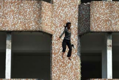 كثرة نفقات زوجته دفعته لأن يلقي بها من الشرفة!! صورة رقم 1 كثرة نفقات زوجته دفعته لأن يلقي بها من الشرفة!! صورة رقم 1