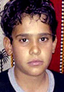 أم سورية تتوسل: من شان الله ساعدوني مشتاقة بوس رجلين ابني صورة رقم 1