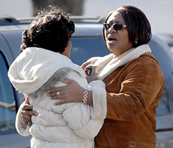 قتل زوجته وابنتيه وإنتحر.. 