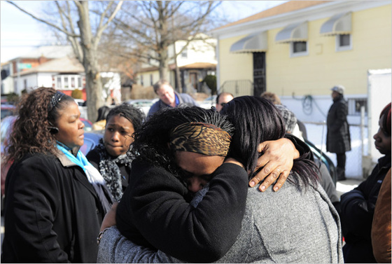 قتل زوجته وابنتيه وإنتحر.. 