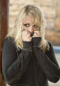 شاب كويتي يسقي صديقته شرابا مخدرا ويمارس الرذيلة معها! صورة رقم 1