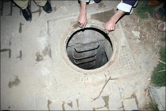 كم طفل يلقى حتفه شهرياً بسبب السقوط في البالوعات؟ صورة رقم 1