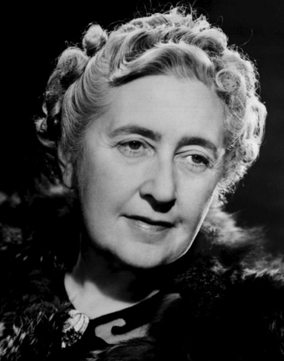 اكتشاف كنز أغائا كريستي الذي بيع بالخطأ لمعجبة قبل 4 سنوات! صورة رقم 3 اكتشاف كنز أغائا كريستي الذي بيع بالخطأ لمعجبة قبل 4 سنوات! صورة رقم 3