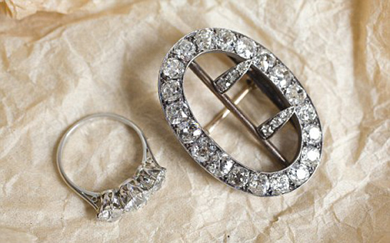 اكتشاف كنز أغائا كريستي الذي بيع بالخطأ لمعجبة قبل 4 سنوات! صورة رقم 1 اكتشاف كنز أغائا كريستي الذي بيع بالخطأ لمعجبة قبل 4 سنوات! صورة رقم 1