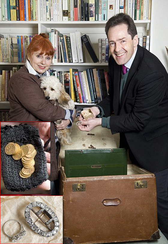 اكتشاف كنز أغائا كريستي الذي بيع بالخطأ لمعجبة قبل 4 سنوات! صورة رقم 2 اكتشاف كنز أغائا كريستي الذي بيع بالخطأ لمعجبة قبل 4 سنوات! صورة رقم 2