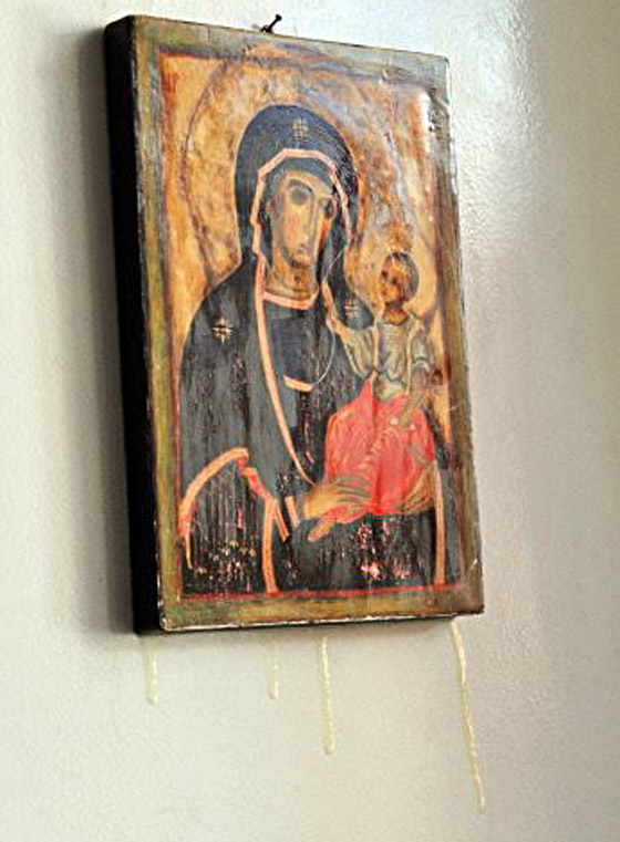 هل سيتم الاعتراف بأيقونة العذراء الباكية كمعجزة من قبل البابا؟! صورة رقم 2 هل سيتم الاعتراف بأيقونة العذراء الباكية كمعجزة من قبل البابا؟! صورة رقم 2