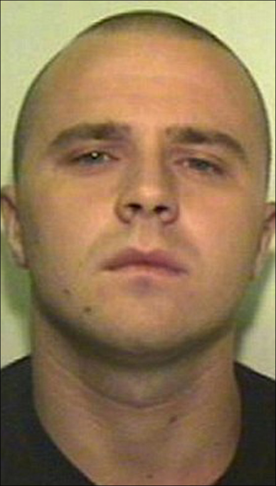 مراهقة تحلم بالإنضمام للعصابات وتنشر صورها مع السلاح!! صورة رقم 6 مراهقة تحلم بالإنضمام للعصابات وتنشر صورها مع السلاح!! صورة رقم 6