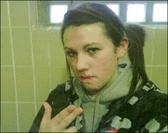 مراهقة تحلم بالإنضمام للعصابات وتنشر صورها مع السلاح!! صورة رقم 5 مراهقة تحلم بالإنضمام للعصابات وتنشر صورها مع السلاح!! صورة رقم 5