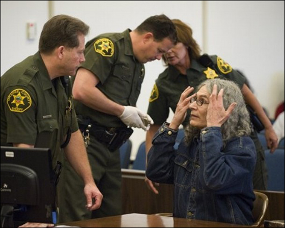 الإعدام لسبعيني قتل 4 سيدات وطفلة في آواخر السبعيينات! صورة رقم 7 الإعدام لسبعيني قتل 4 سيدات وطفلة في آواخر السبعيينات! صورة رقم 7