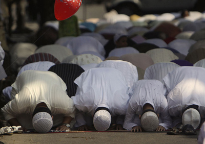 إعتدى على إمام المسجد لأنه أطال صلاة العشاء!!! صورة رقم 1