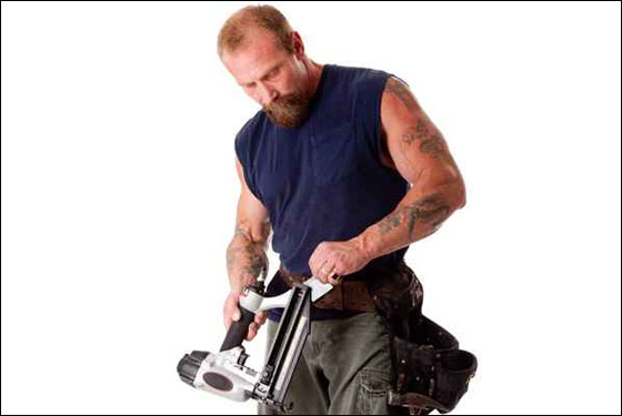 نجاة عامل اخترق قلبه مسمار طوله 5 سم!! صورة رقم 1