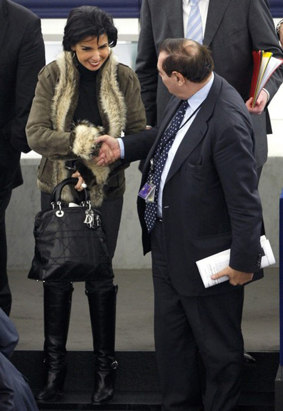 رشيدة تفقد ساركوزي رشده!!        صورة رقم 3