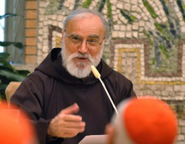 الواعظ الذي شبه الهجوم على الكنيسة بمعاداة السامية يعتذر صورة رقم 1