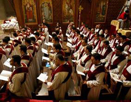 بعد أن هدد بالانتحار: يعتصم في الكنيسة من أجل الإفراج عن ابنه صورة رقم 1 بعد أن هدد بالانتحار: يعتصم في الكنيسة من أجل الإفراج عن ابنه صورة رقم 1