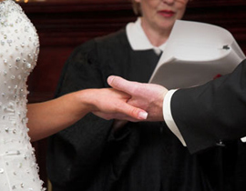 إستأجر مأذون مزيف ليمارس الرذيلة! صورة رقم 1 إستأجر مأذون مزيف ليمارس الرذيلة! صورة رقم 1