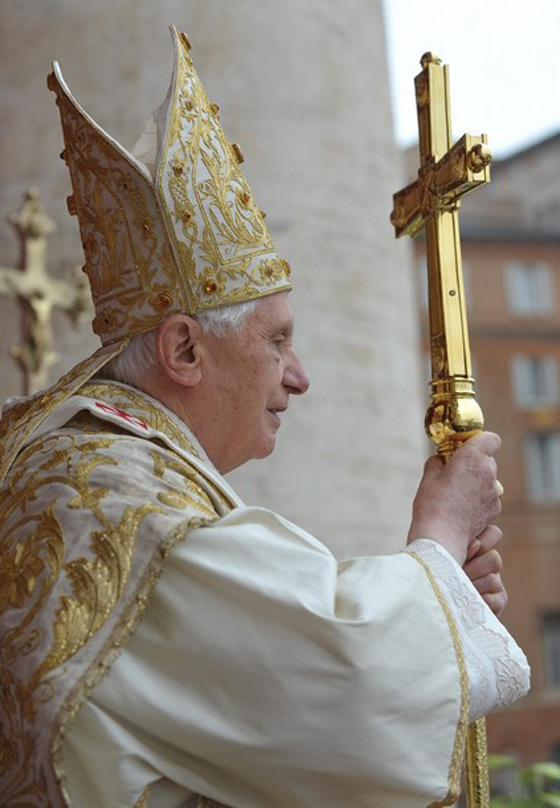 البابا يدعو للسلام ويبدي قلقه على مصير المسيحيين المضطهدين صورة رقم 6 البابا يدعو للسلام ويبدي قلقه على مصير المسيحيين المضطهدين صورة رقم 6