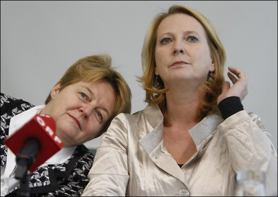 سرقت حقيبة الوزيرة فاضطرت لإعادة المشتريات من لبن وخضار! صورة رقم 3 سرقت حقيبة الوزيرة فاضطرت لإعادة المشتريات من لبن وخضار! صورة رقم 3