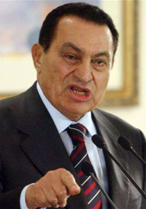 شهد شاهد من أهله: مبارك يعيش حياة بسيطة وينظف حذائه بنفسه!!! صورة رقم 1