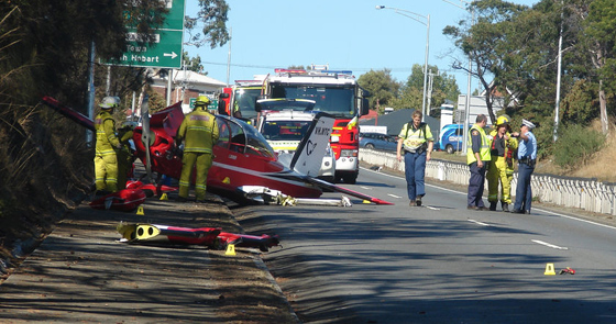 استراليا: عطل في الطائرة تسبب بهبوطها على الطريق السريع  صورة رقم 2