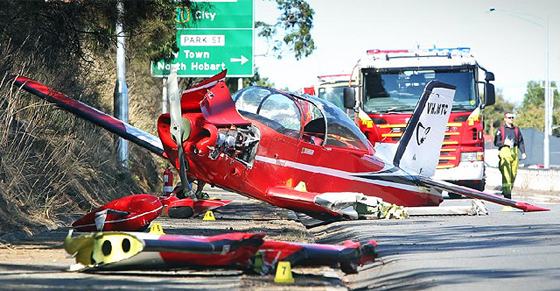 استراليا: عطل في الطائرة تسبب بهبوطها على الطريق السريع  صورة رقم 5