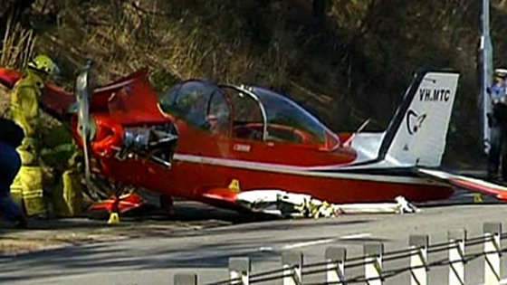 استراليا: عطل في الطائرة تسبب بهبوطها على الطريق السريع  صورة رقم 6