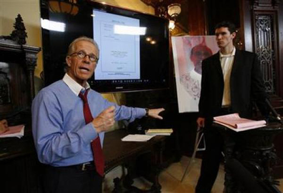 في أحدث إنتهاكات مشينة: إتهام قس أمريكي بالتحرش بالمراهقات! صورة رقم 2 في أحدث إنتهاكات مشينة: إتهام قس أمريكي بالتحرش بالمراهقات! صورة رقم 2