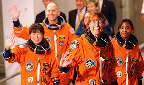 لأول مرة.. أربع نساء في الفضاء صورة رقم 3 لأول مرة.. أربع نساء في الفضاء صورة رقم 3
