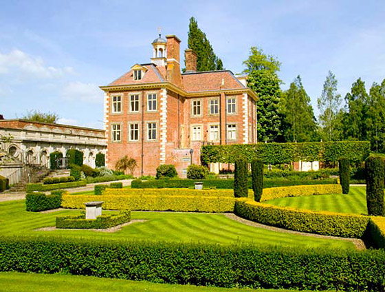 قوات الإطفاء تحيط منزل بلير لإطفاء قطعة خبز!!! صورة رقم 3 قوات الإطفاء تحيط منزل بلير لإطفاء قطعة خبز!!! صورة رقم 3