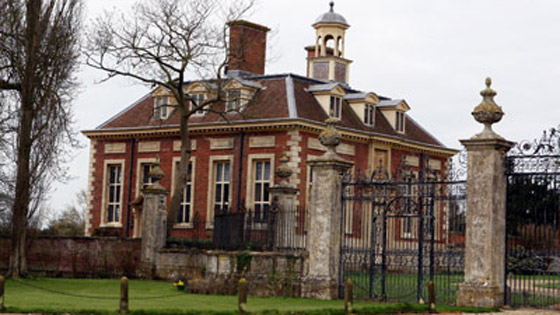 قوات الإطفاء تحيط منزل بلير لإطفاء قطعة خبز!!! صورة رقم 1 قوات الإطفاء تحيط منزل بلير لإطفاء قطعة خبز!!! صورة رقم 1