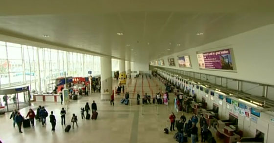 القبض على سيدتين اصطحبتا ميّت الى مطار ليفربول! صورة رقم 5 القبض على سيدتين اصطحبتا ميّت الى مطار ليفربول! صورة رقم 5