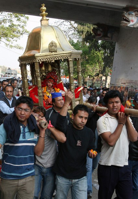 نيبال: الآلهة الحية تتخلى عن لقبها لإكمال دراستها صورة رقم 15 نيبال: الآلهة الحية تتخلى عن لقبها لإكمال دراستها صورة رقم 15