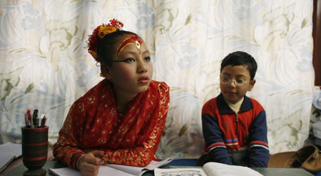 نيبال: الآلهة الحية تتخلى عن لقبها لإكمال دراستها صورة رقم 11 نيبال: الآلهة الحية تتخلى عن لقبها لإكمال دراستها صورة رقم 11