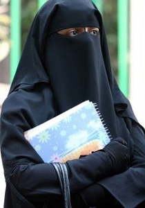 صحيفة كندية: قرار منع النقاب غير مقبول ويحق للمسلمة أن تظهره صورة رقم 1