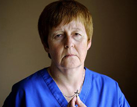 محكمة بريطانية: منع الممرضة من ارتداء الصليب أمر معقول!! صورة رقم 1 محكمة بريطانية: منع الممرضة من ارتداء الصليب أمر معقول!! صورة رقم 1