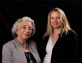 عجوز استردت جنسيتها بعد 54 عاما وعادت الى وطنها!! صورة رقم 1