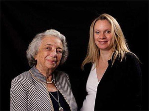 عجوز استردت جنسيتها بعد 54 عاما وعادت الى وطنها!! صورة رقم 3