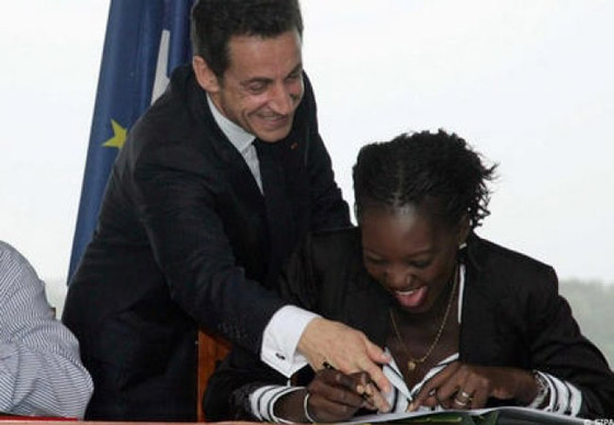 ثورة نسائية في حضرة ساركوزي: لقد ضللت الطريق أيها الغبي!! صورة رقم 7 ثورة نسائية في حضرة ساركوزي: لقد ضللت الطريق أيها الغبي!! صورة رقم 7