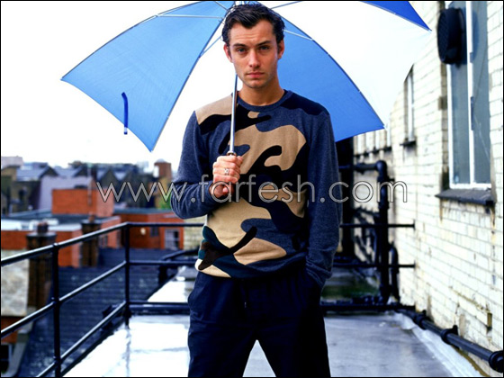 الممثل البريطاني جود لو يفوز بمعركة صور اطفاله  صورة رقم 16