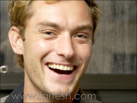 الممثل البريطاني جود لو يفوز بمعركة صور اطفاله  صورة رقم 17