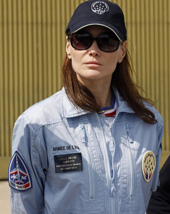 بعد علاقته بكارلا ساركوزي.. مغني يقاضي قناة تلفزيونية!!  صورة رقم 5