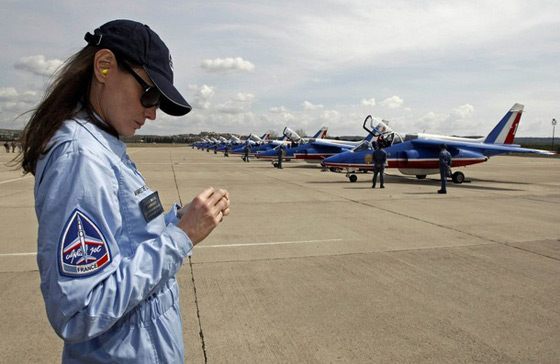 بعد علاقته بكارلا ساركوزي.. مغني يقاضي قناة تلفزيونية!!  صورة رقم 3