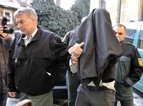 سجن رجل ابتز كروفورد وحاول أن يحصل على 100 الف دولار صورة رقم 5 سجن رجل ابتز كروفورد وحاول أن يحصل على 100 الف دولار صورة رقم 5