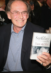 والد ساركوزي في مذكراته: كنت كثير التنقل بين النساء        صورة رقم 1