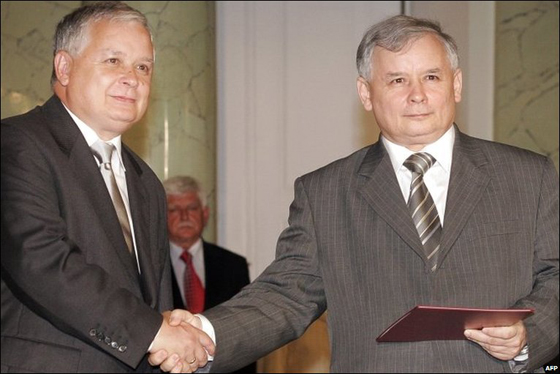 مصرع الرئيس البولندي وعدد من القادة في تحطم طائرة  صورة رقم 8