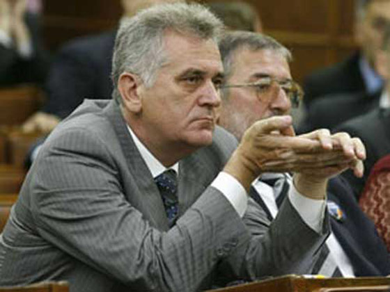 الفاظ نابية تمنع زعيم المعارضة الصربي من الكلام 3 أسابيع  صورة رقم 1