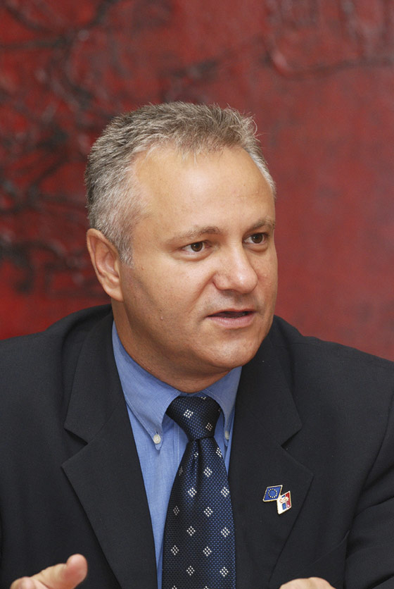 الفاظ نابية تمنع زعيم المعارضة الصربي من الكلام 3 أسابيع  صورة رقم 9