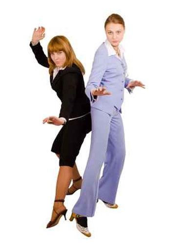 المعلمات في الرياض يحولن غرفة المعلمين الى حلبة مصارعة! صورة رقم 1