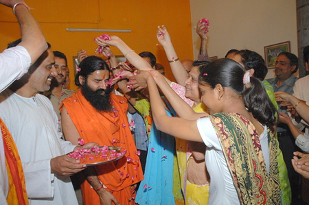 يشفي من السرطان ويدخل السياسة لتطهيرها من الفاسدين!  صورة رقم 5