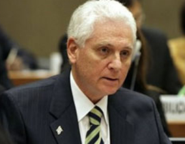 كلب زوجة السفير الإسرائيلي يغضب العاملين في مطار القاهرة!  صورة رقم 1