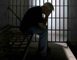 بعد 27 عاما: القاء القبض على فليبيني اعتدى على بناته!! صورة رقم 1 بعد 27 عاما: القاء القبض على فليبيني اعتدى على بناته!! صورة رقم 1